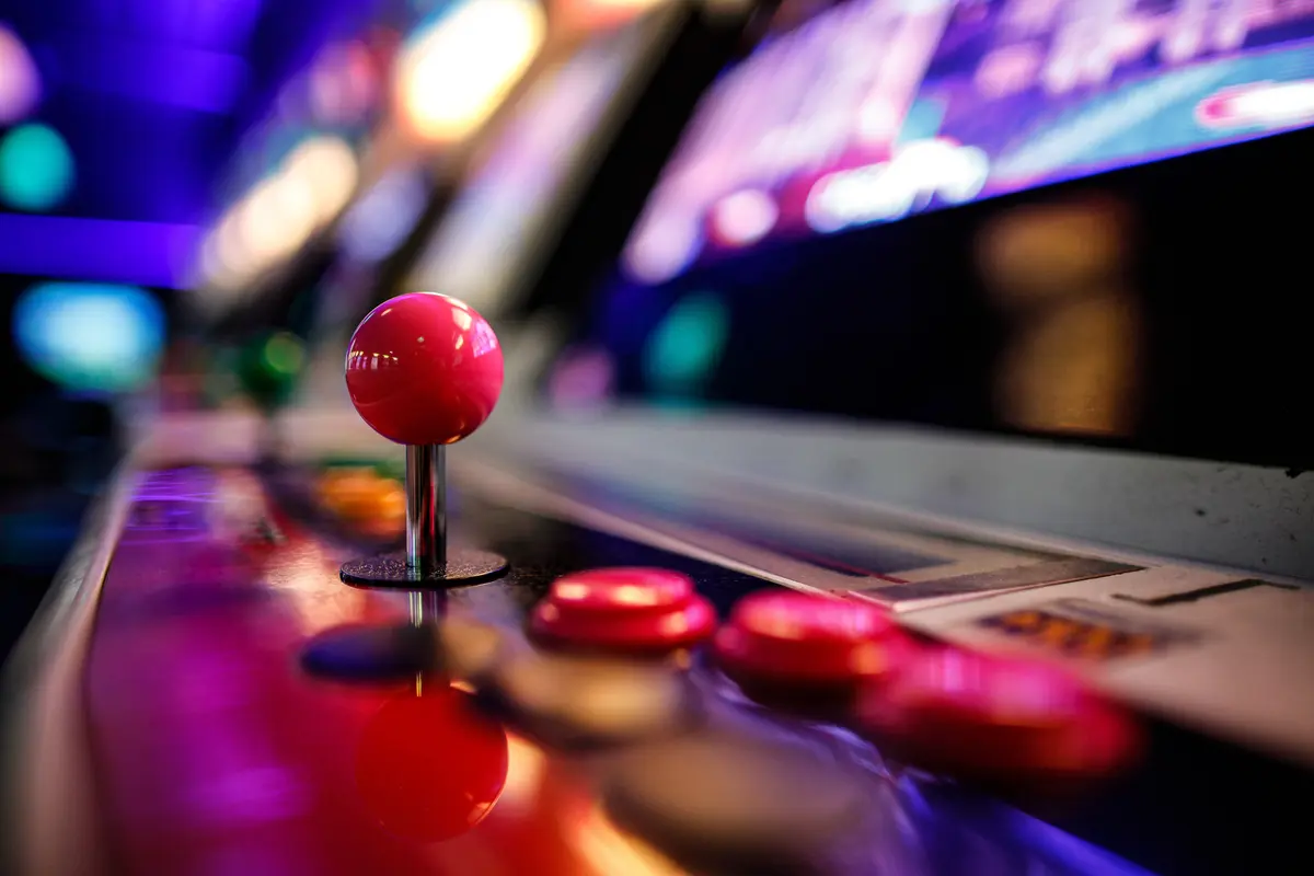 Joystick et boutons d’une véritable borne d’arcade